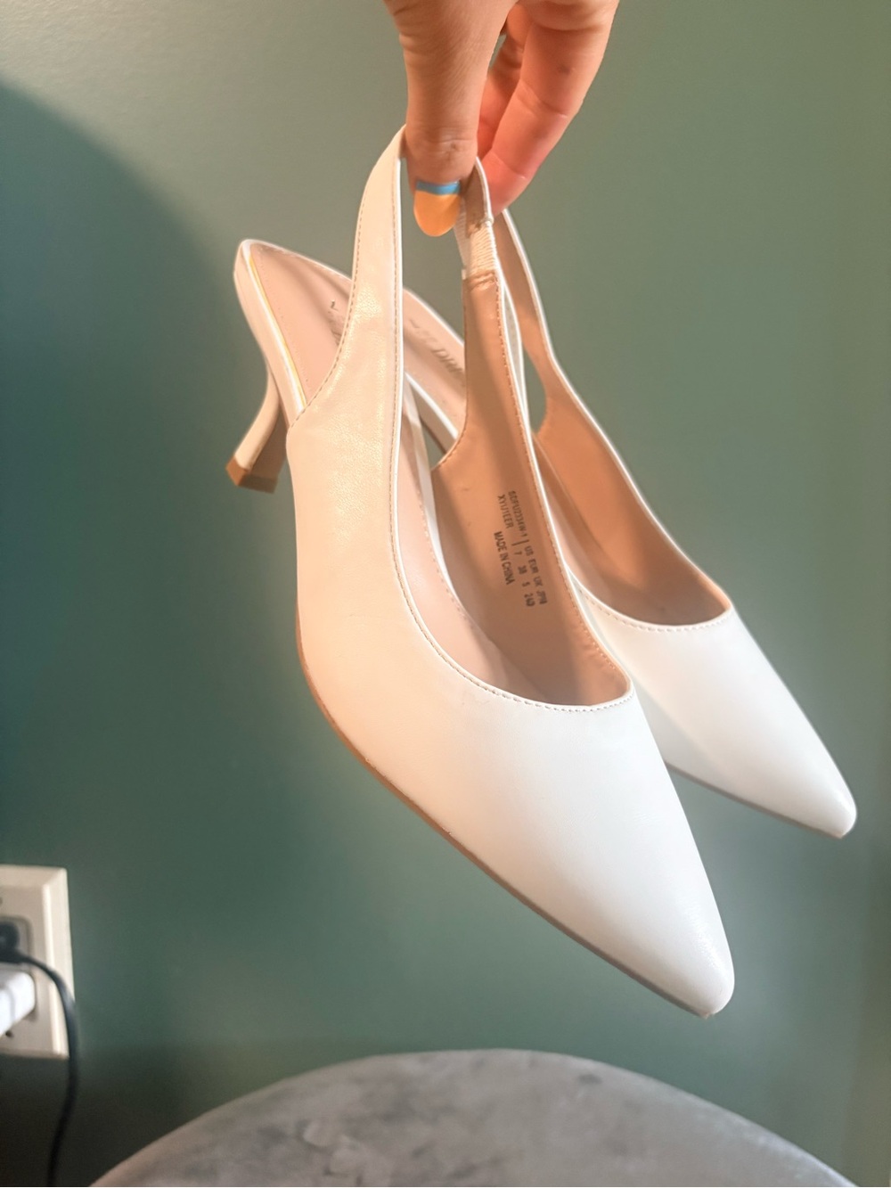 Pointed-Toe White Slingback Kitten Heels - Picture 2 of 7